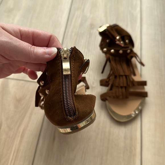 EUC Girls Size 12 Toddler Link Brand Little Girls Sandals Fringe Moccasins Style - Picture 9 of 11